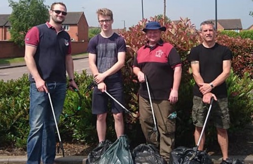 Dale Keeling volunteers litterpicking 