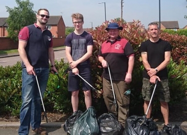 Dale Keeling volunteers litterpicking 